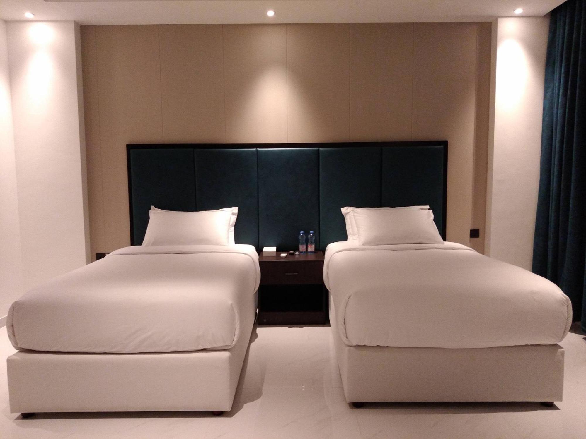 Nebula Hotel Дукм Екстериор снимка