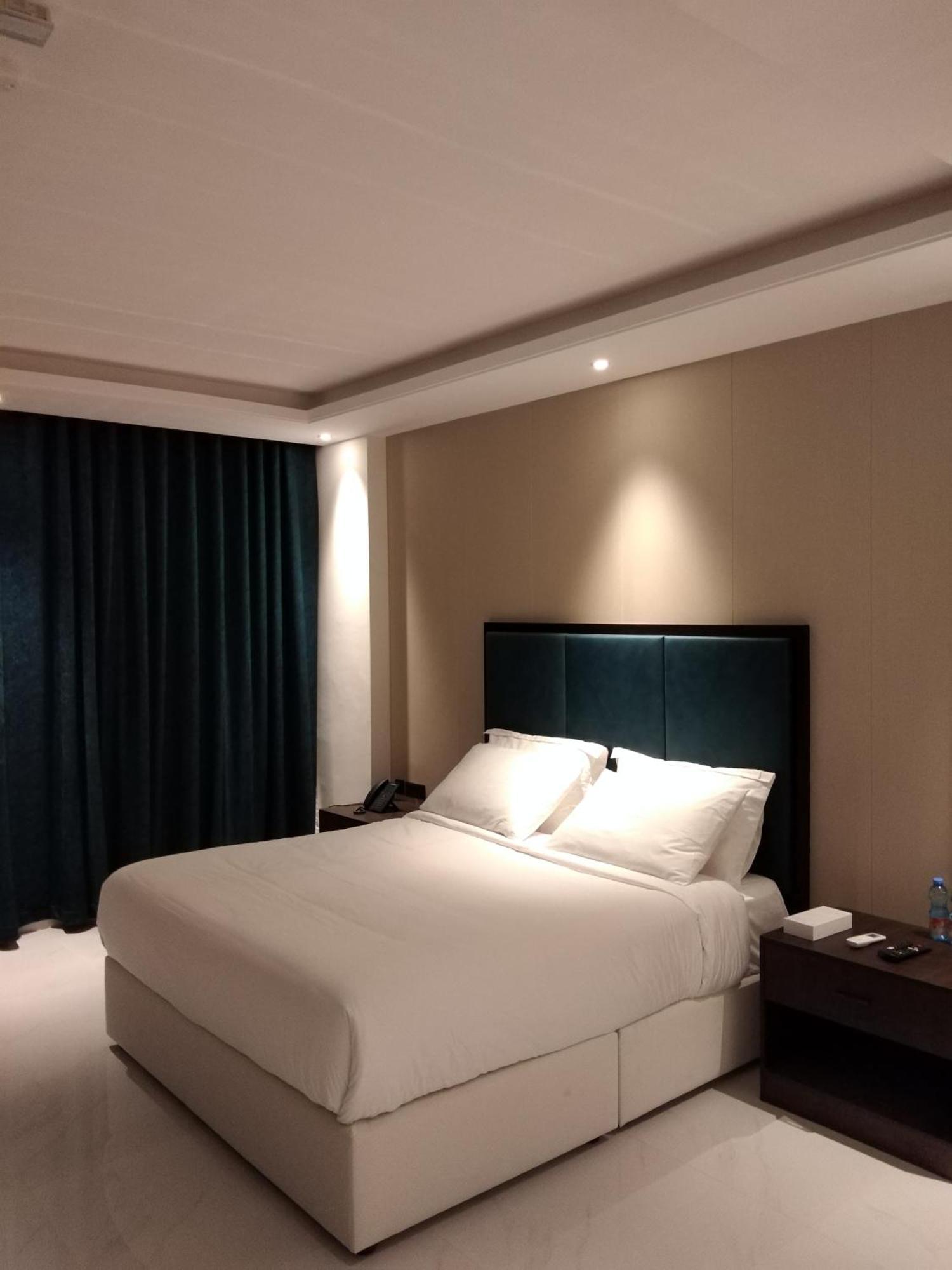 Nebula Hotel Дукм Екстериор снимка