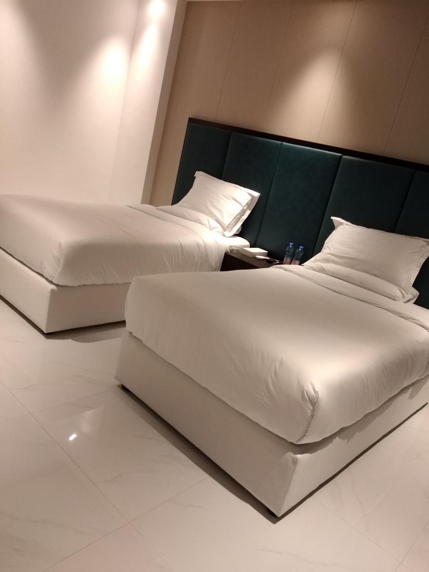 Nebula Hotel Дукм Екстериор снимка