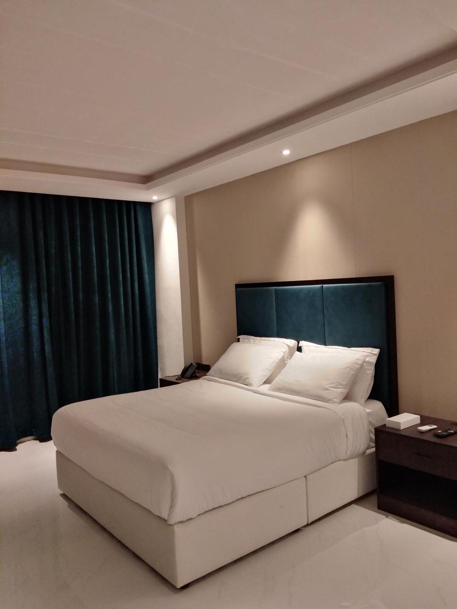 Nebula Hotel Дукм Екстериор снимка