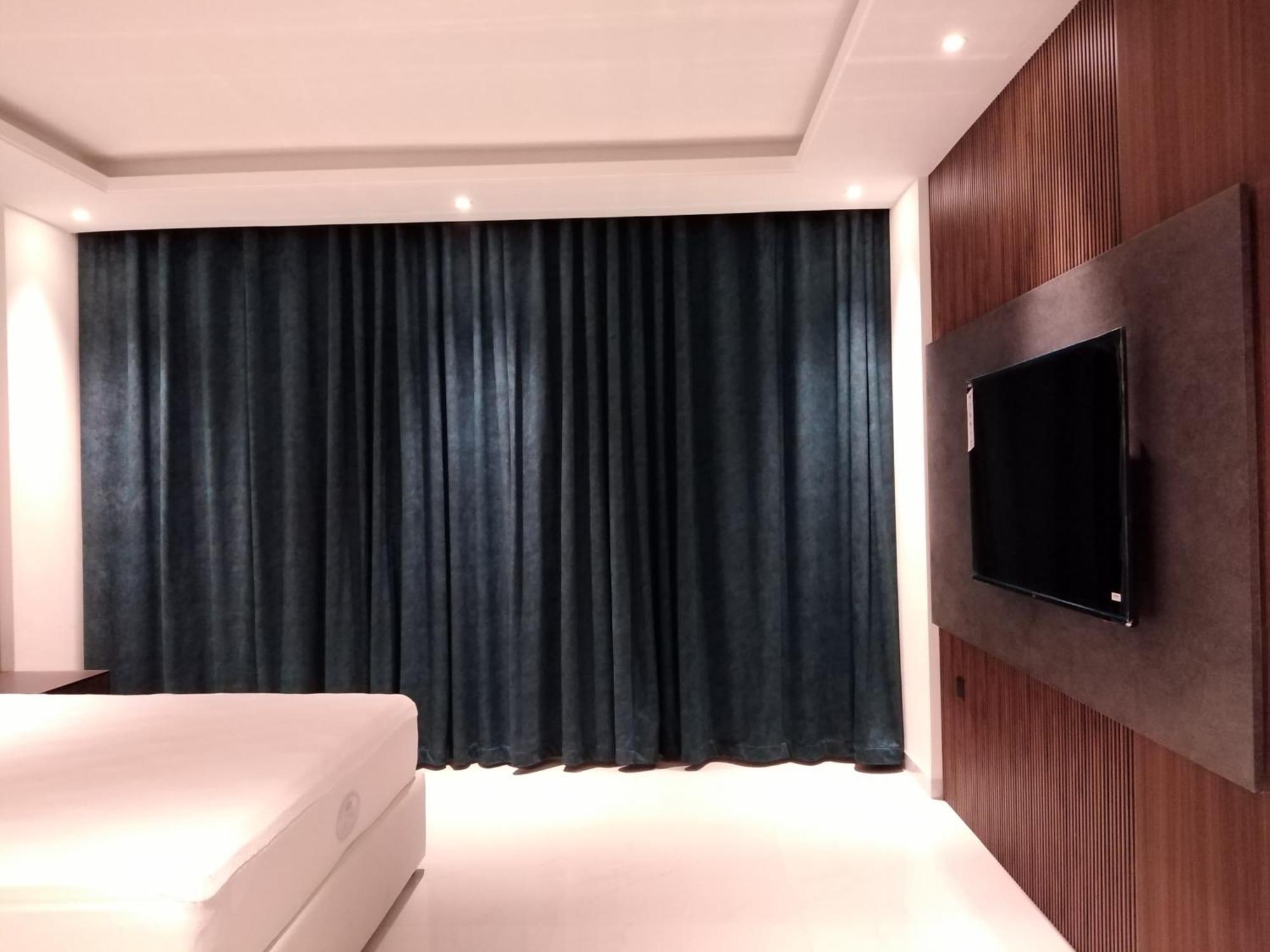 Nebula Hotel Дукм Екстериор снимка